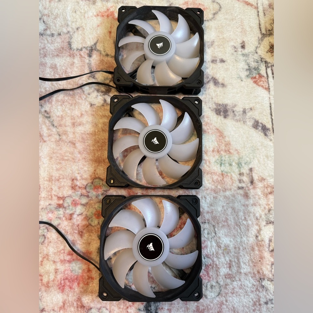 Corsair RGB 120mm Case Fans (3-Pack) White Blades Black Frame Working